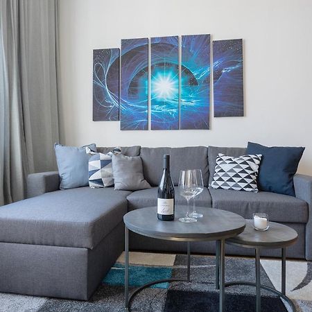 Bright And Spacious Attic Apartment Prága Kültér fotó
