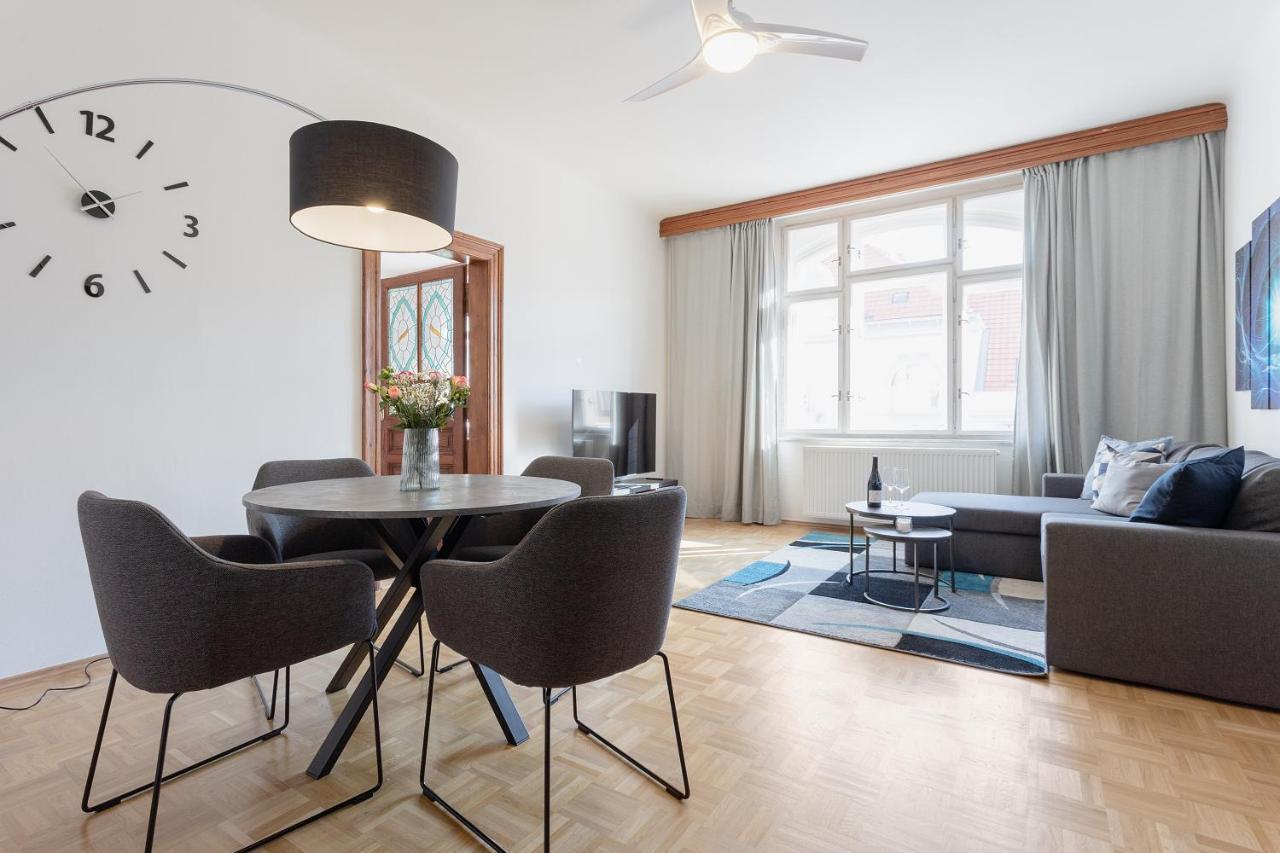 Bright And Spacious Attic Apartment Prága Kültér fotó
