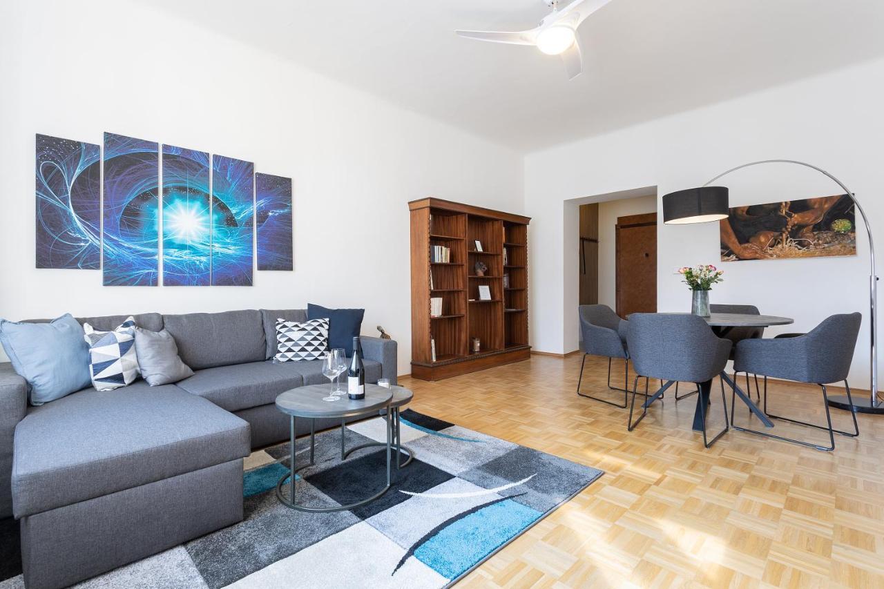 Bright And Spacious Attic Apartment Prága Kültér fotó