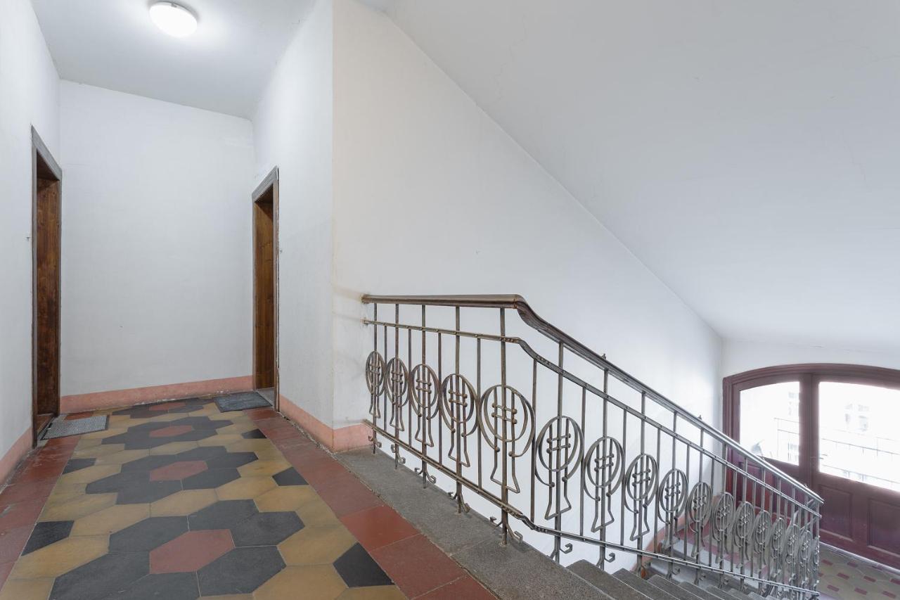 Bright And Spacious Attic Apartment Prága Kültér fotó