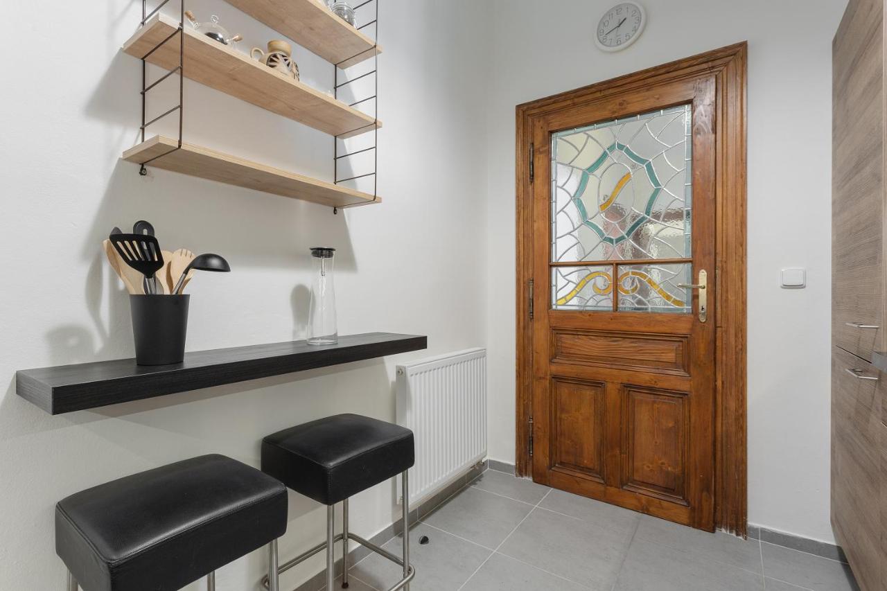 Bright And Spacious Attic Apartment Prága Kültér fotó