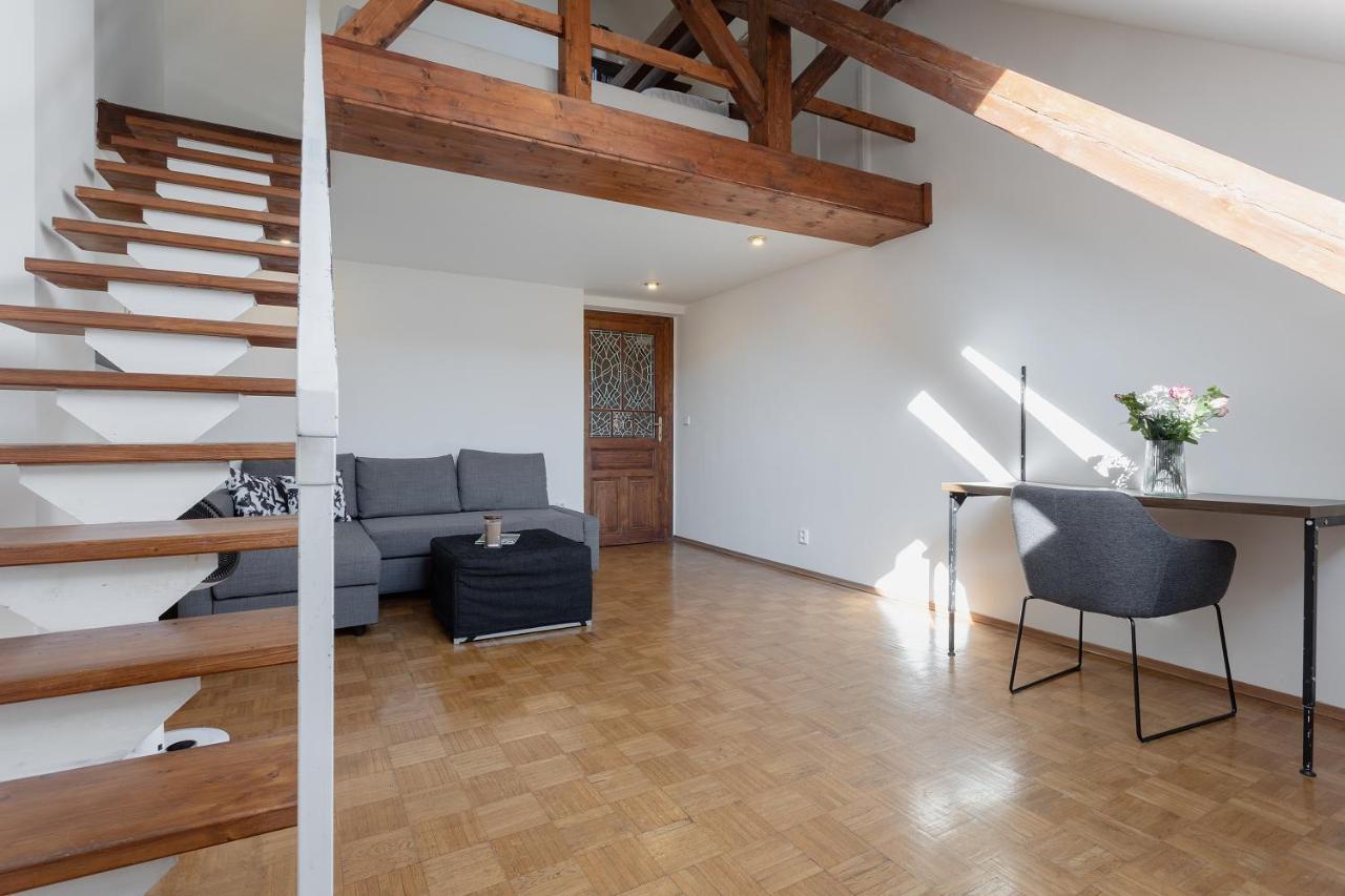 Bright And Spacious Attic Apartment Prága Kültér fotó